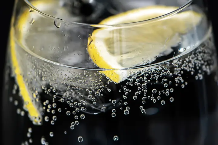 Refreshing magnesium drink with bubbles